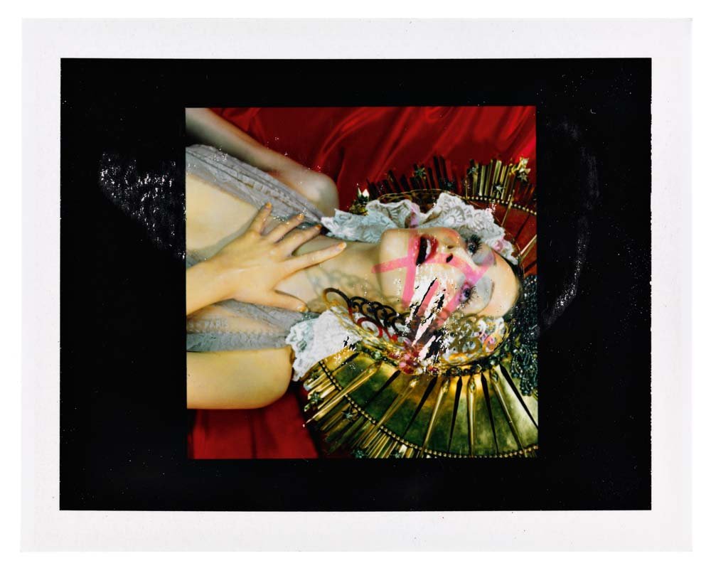 Please Return Polaroid, Miles Aldridge, signeeritud